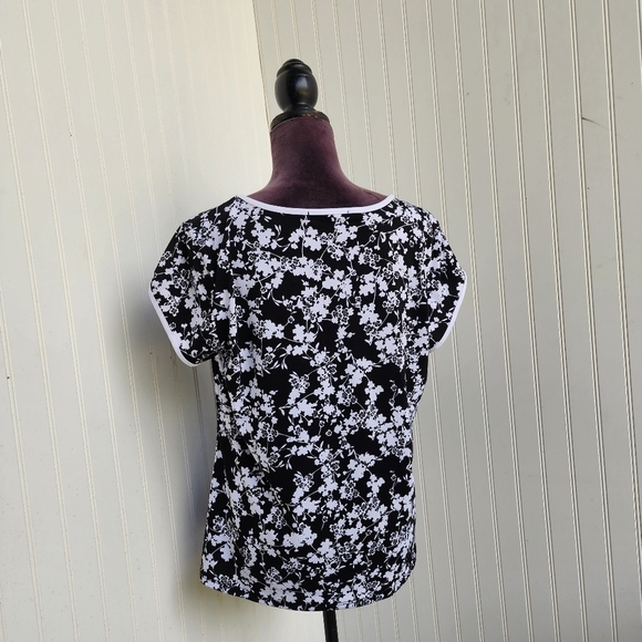 Adrienne Vittadini Black White Floral Sleeve Top Shirt Flare Short Sleeve Sz L - Picture 9 of 11